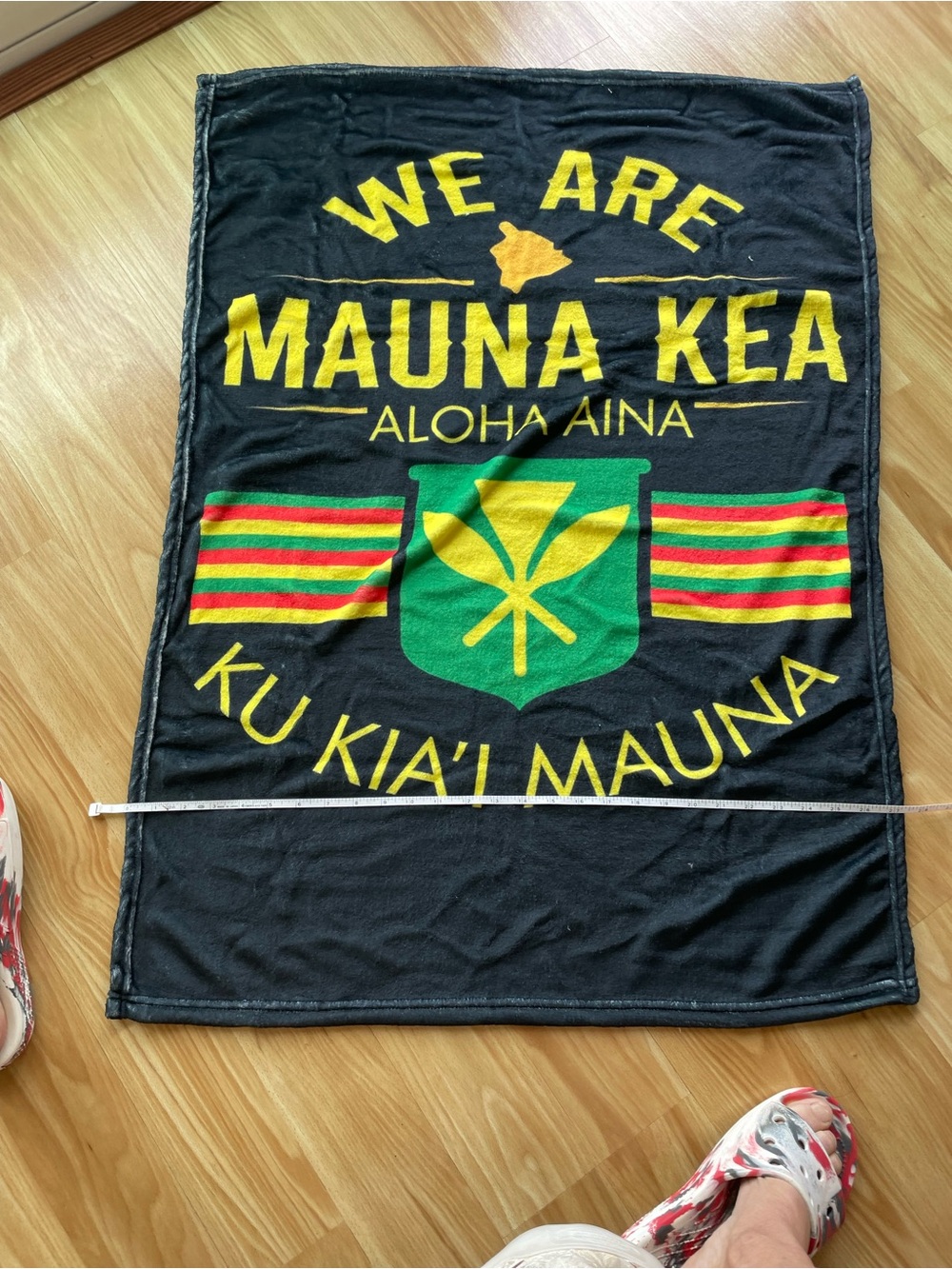Mauna Kea Aloha ʻĀina Black & Yellow Graphic Throw Blanket